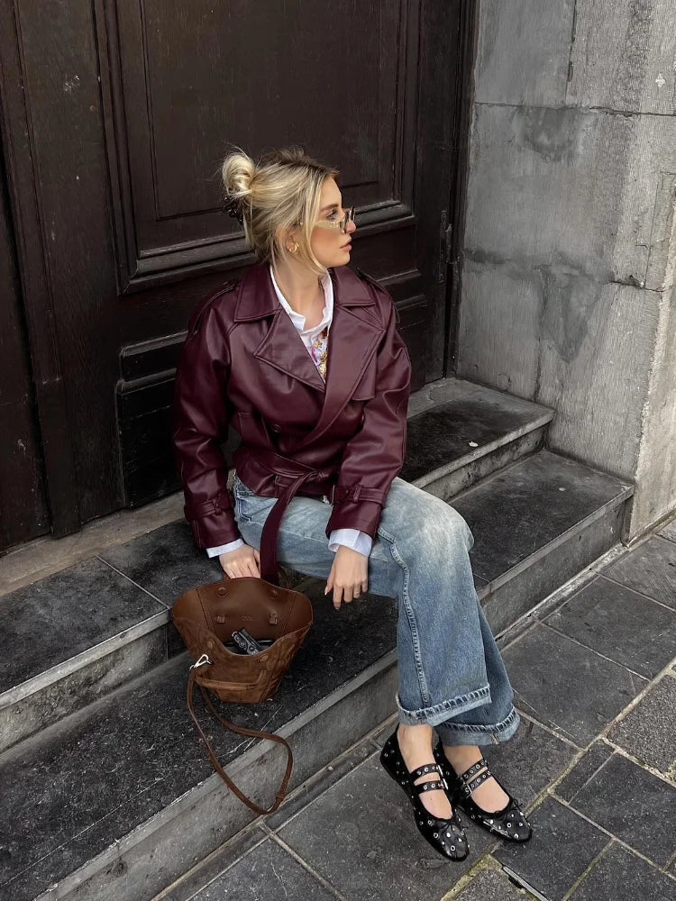 Odessa - Korte bordeaux trenchcoat met ceintuur