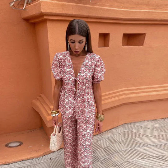 Liora – Zomers Tweedelig Setje met Statement Print