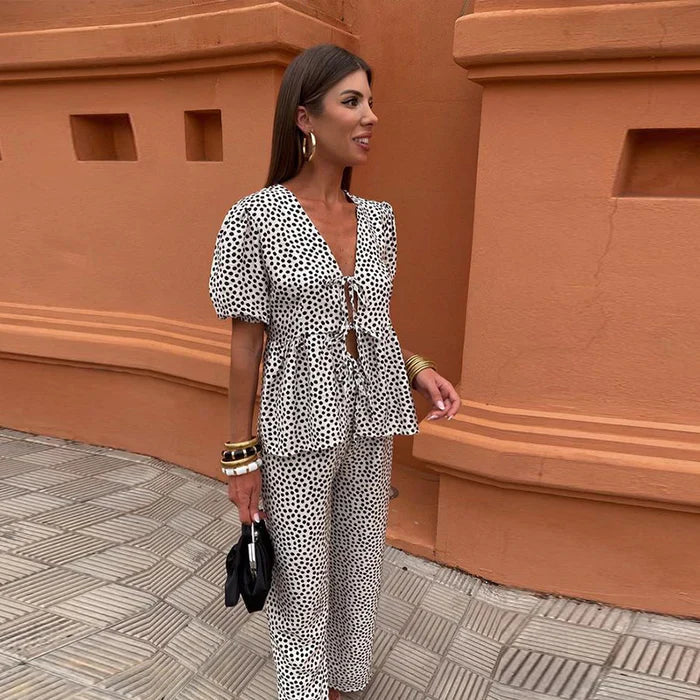 Liora – Zomers Tweedelig Setje met Statement Print