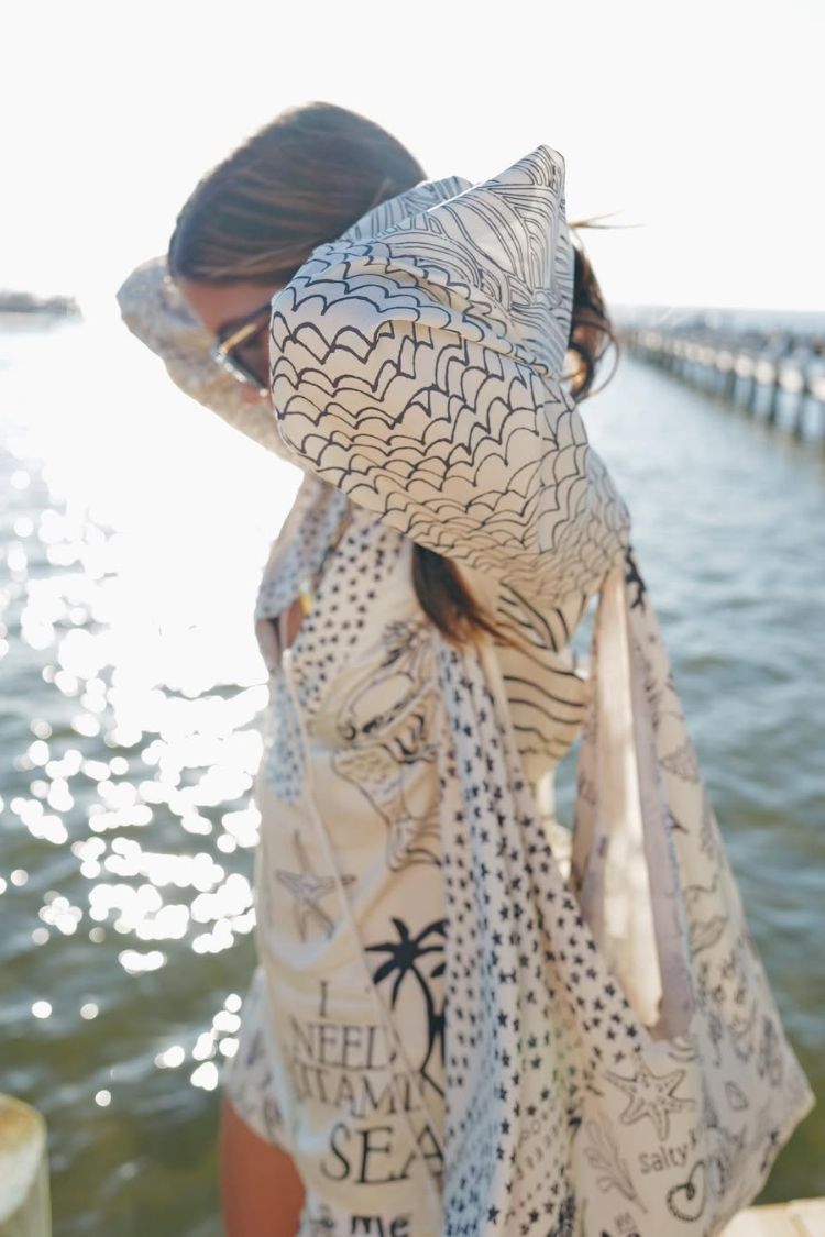 Kim – Satijnen vakantieset met blouse en short