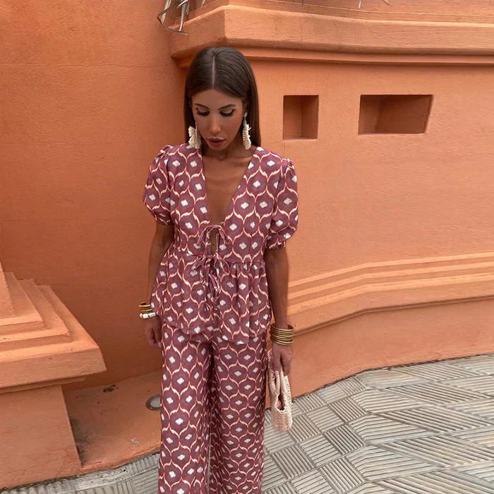 Liora – Zomers Tweedelig Setje met Statement Print