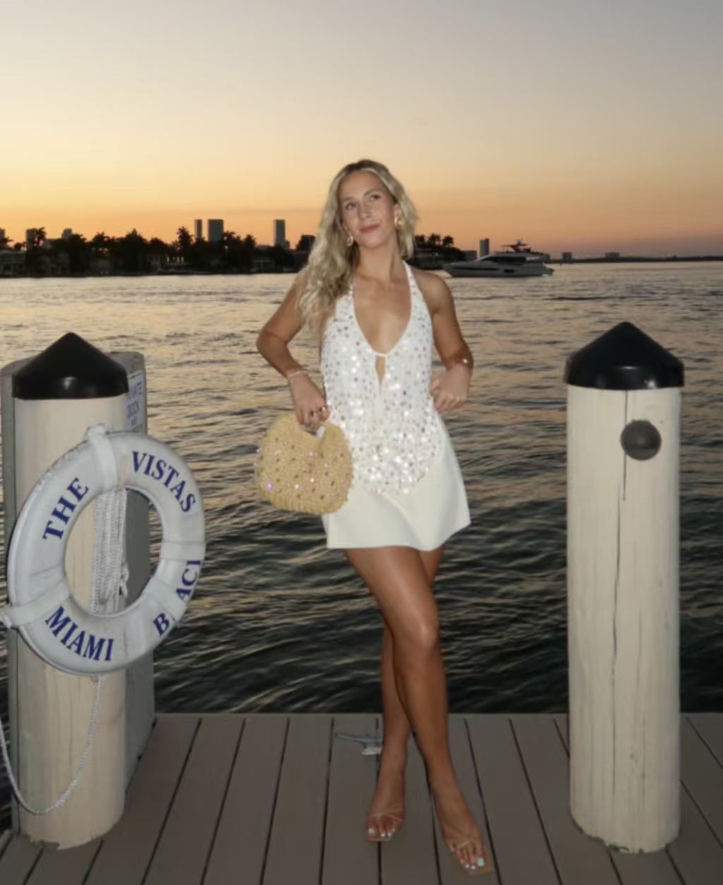 Myelina – Haltertop met shimmer en cropped fit