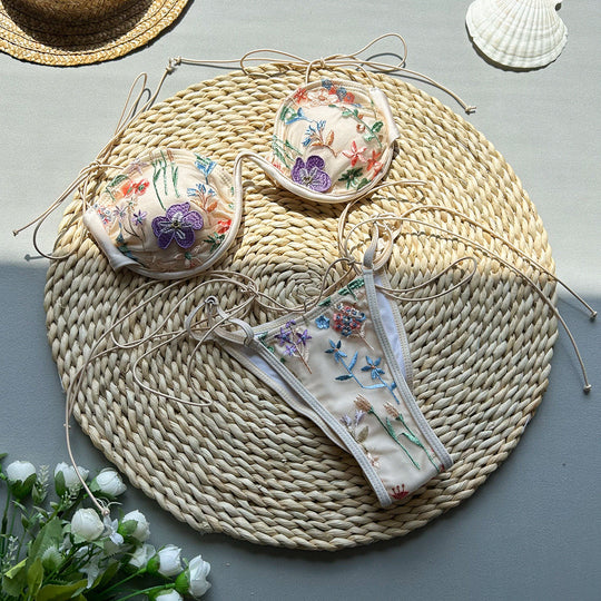 Claire – Elegante bikini met embroidery en split