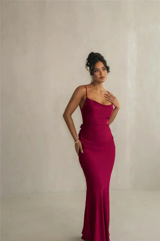 Veraïa – Satijnen maxi-jurk met bloemenapplicaties