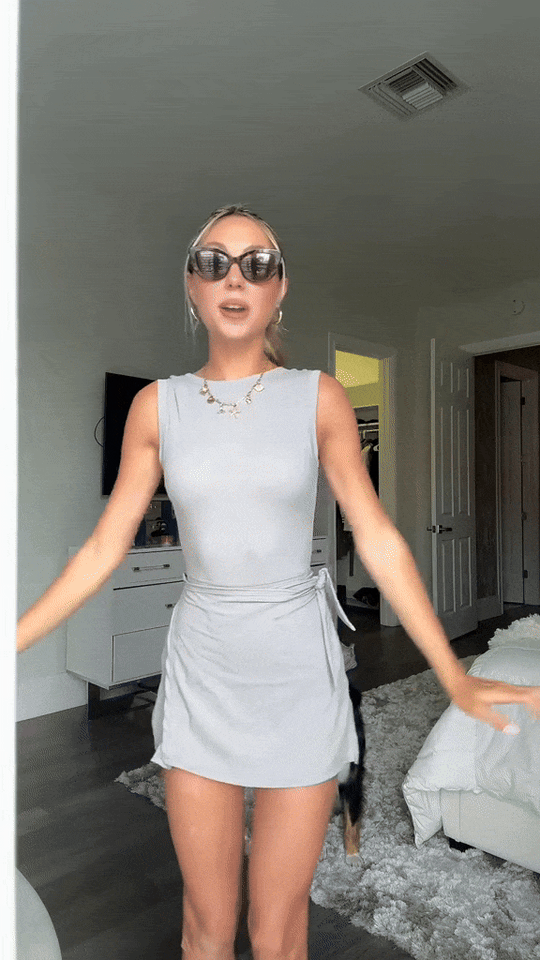 Norelle – Mouwloze mini-jurk met geïntegreerde shorts