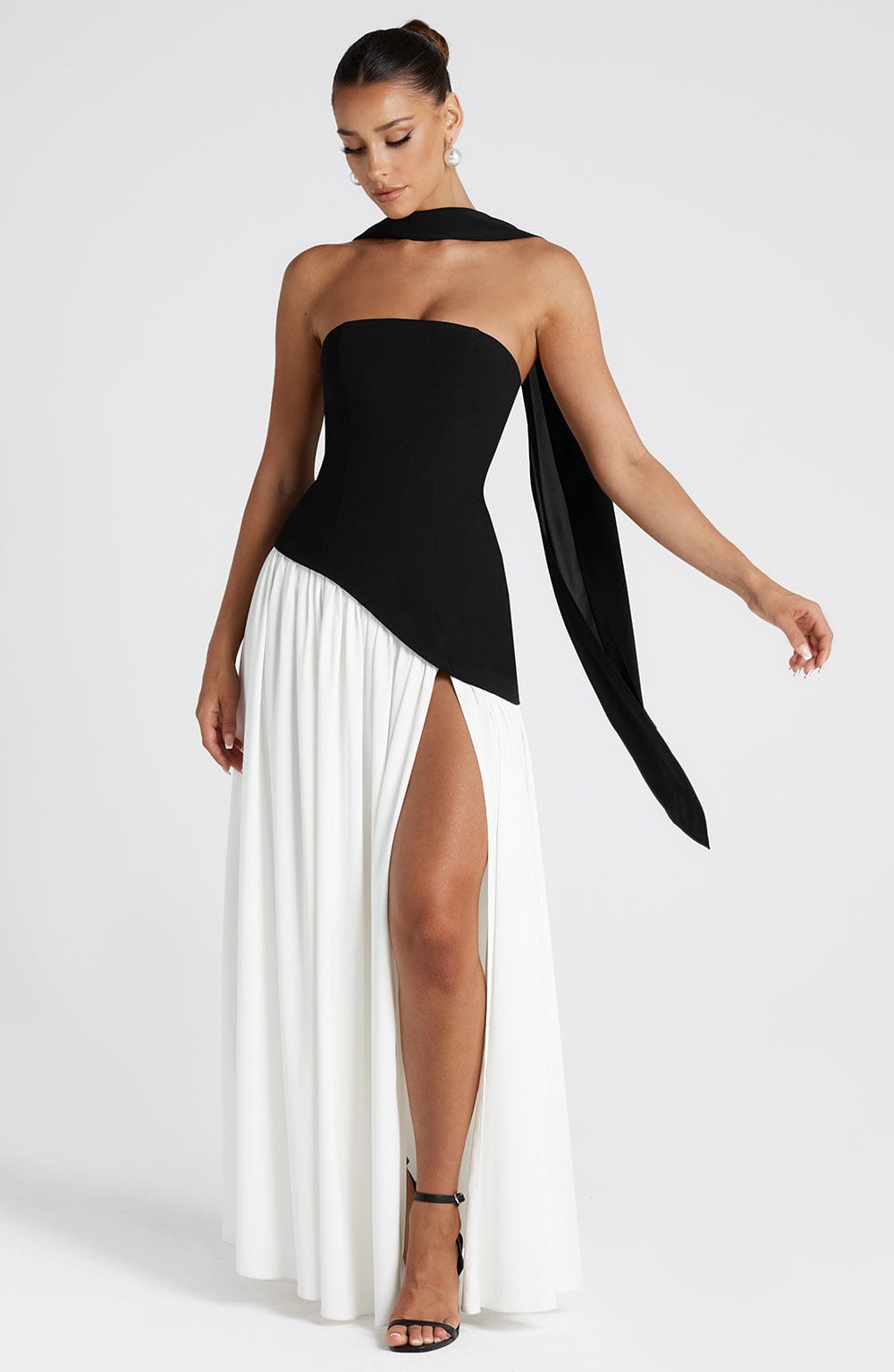 Imani – Strapless Maxi-jurk met Asymmetrische Taille